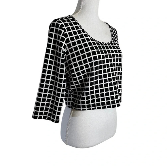 Fashion to Figure Black and White Square Pattern Cropped Top Plus Size 1X Blouse - Picture 2 of 4